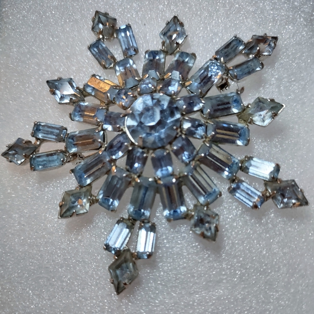 Blue Rhinestone Crystal Snowflake Brooch - Picture 3 of 15